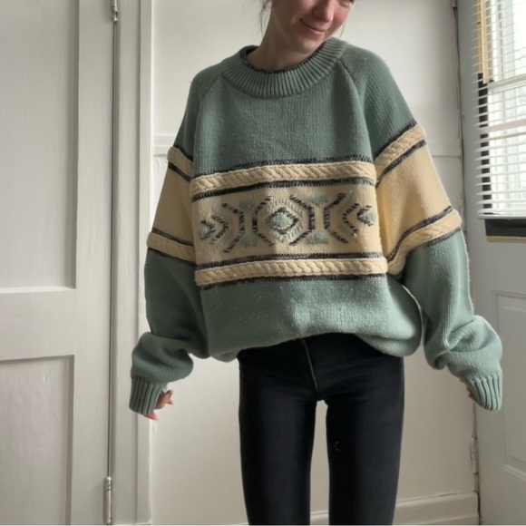 Large blue sweater - Picture 3 of 5